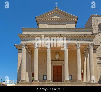 San Marino - 16. Juni 2019: Basilika del Santo Marino römisch-katholische Kirche am sonnigen Tag in Microstate. Stockfoto