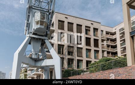 Hamburg, Deutschland. August 2024. Wohngebäude stehen im neuen Wohngebiet Baakenhafen in der Hamburger Hafencity. Quelle: Markus Scholz/dpa/Alamy Live News Stockfoto