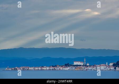 Piran bei den letzten Sonnenstrahlen Stockfoto