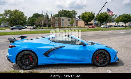 ROYAL OAK, MI/USA - 15. AUGUST 2024: Ein Chevrolet Corvette R-Auto auf der Chevrolet-Ausstellung auf der Route Woodward Dream Cruise. Stockfoto