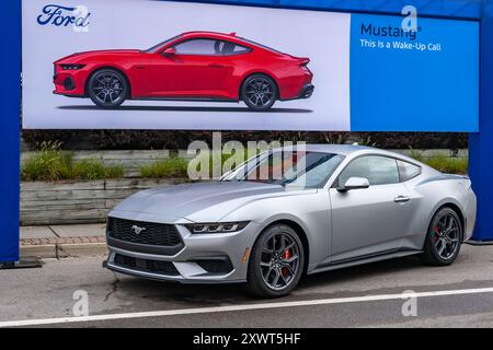 FERNDALE, MI/USA – 16. AUGUST 2024: Ford Mustang Car auf der Ford-Ausstellung auf der Route der Woodward Dream Cruise. Stockfoto