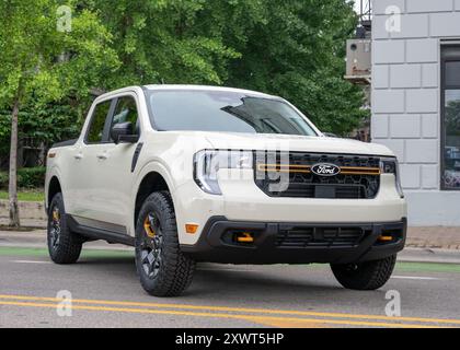 FERNDALE, MI/USA – 16. AUGUST 2024: Ford Maverick Tremor Truck auf der Ford-Ausstellung auf der Route der Woodward Dream Cruise. Stockfoto