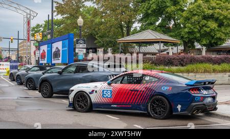 FERNDALE, MI/USA – 16. AUGUST 2024: Ford Mustang Dark Horse R #58 Rennwagen auf der Ford-Ausstellung auf der Route der Woodward Dream Cruise. Stockfoto