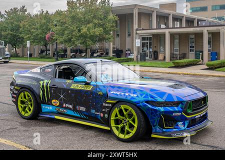 FERNDALE, MI/USA – 16. AUGUST 2024: Ford Mustang #25 Rennwagen auf der Ford-Ausstellung auf der Woodward Dream Cruise Route. Builder: RTR Racing Stockfoto