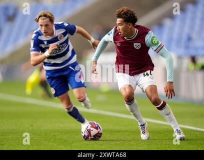 West Ham United U21 Junior Robinson während der Bristol Street Motors Trophy, Southern Group H Match im Select Car Leasing Stadium, Reading. Bilddatum: Dienstag, 20. August 2024. Stockfoto