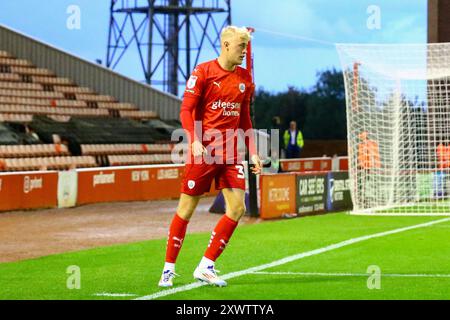 Oakwell Stadium, Barnsley, England - 20. August 2024 Harrison Nejman (31) von Barnsley - während des Spiels Barnsley gegen Manchester United U21's, Bristol Street Motors Trophy, 2024/25, Oakwell Stadium, Barnsley, England - 20. August 2024 Credit: Arthur Haigh/WhiteRosePhotos/Alamy Live News Stockfoto