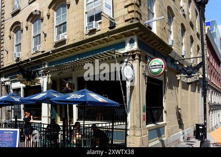 Halifax, Kanada – 22. Juli 2024: The Split Crow beansprucht den Titel der ursprünglichen Taverne Nova Scotias. Es ist seit Jahren ein Fixpunkt an der Granville Street Stockfoto