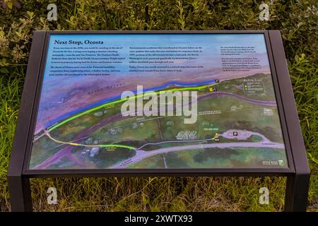 Hinweisschild mit aktueller Karte und historischen Orten der Geisterstadt Ocosta im Bottle Beach State Park, Washington State, USA [keine Künstlerfreigabe; Stockfoto