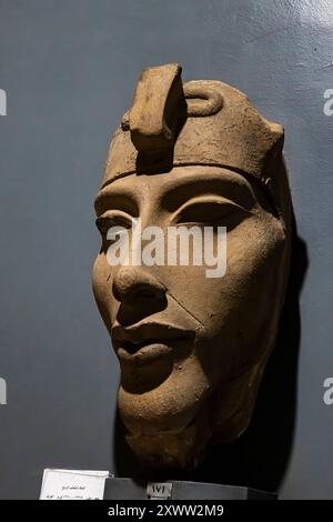 Luxor Museum, Leiter des Königs Amenhotep IV., aus dem Tempel von Karnak, Luxor, Ägypten, Nordafrika, Afrika Stockfoto