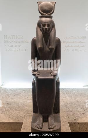 Luxor Museum, sitzende Statue der Göttin Hathor, Luxor Tempel, Luxor, Ägypten, Nordafrika, Afrika Stockfoto