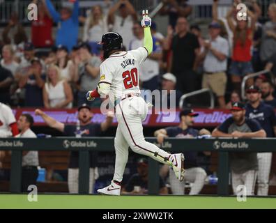 Atlanta, Usa. August 2024. Marcell Ozuna, der von Atlanta Braves benannt wurde, reagiert, nachdem er am Dienstag, den 20. August 2024 in Atlanta, Georgia, im sechsten Inning gegen die Philadelphia Phillies im Truist Park einen Solo-Heimlauf getroffen hatte. Foto von Mike Zarrilli/UPI Credit: UPI/Alamy Live News Stockfoto