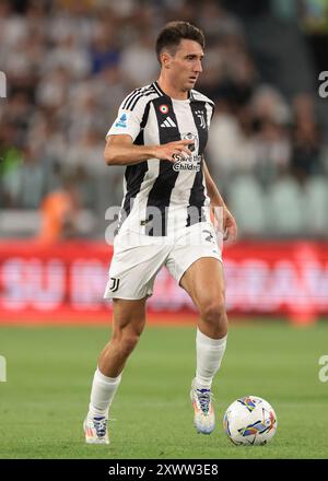 Turin, Italien. August 2024. Andrea Cambiaso von Juventus während des Spiels der Serie A im Allianz-Stadion in Turin. Der Bildnachweis sollte lauten: Jonathan Moscrop/Sportimage Credit: Sportimage Ltd/Alamy Live News Stockfoto