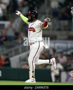 Atlanta, Usa. August 2024. Marcell Ozuna, der von Atlanta Braves benannt wurde, reagiert, nachdem er am Dienstag, den 20. August 2024 in Atlanta, Georgia, im sechsten Inning gegen die Philadelphia Phillies im Truist Park einen Solo-Heimlauf getroffen hatte. Foto von Mike Zarrilli/UPI Credit: UPI/Alamy Live News Stockfoto