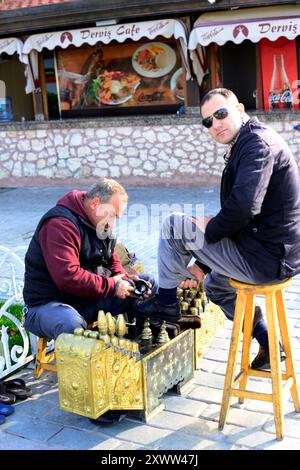 Ein Schuhmacher in Istanbul, Türkei. Stockfoto