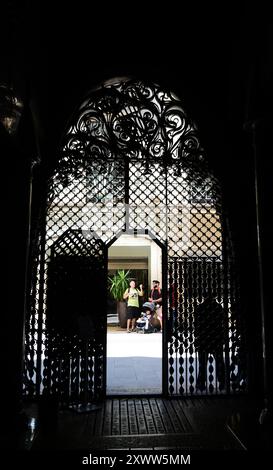 Palau Güell / Palacio Güell in Barcelona, Spanien. Stockfoto