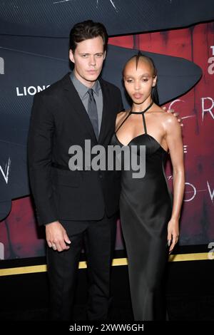 New York, USA. August 2024. Bill Skarsgård und FKA Twigs nahmen am 20. August 2024 an der Crow-Filmpremiere im Village East von Angelika in New York Teil. (Foto: Efren Landaos/SIPA USA) Credit: SIPA USA/Alamy Live News Stockfoto