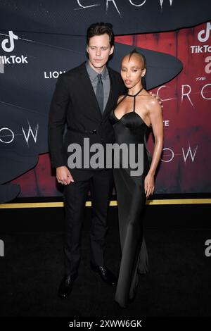 New York, USA. August 2024. Bill Skarsgård und FKA Twigs nahmen am 20. August 2024 an der Crow-Filmpremiere im Village East von Angelika in New York Teil. (Foto: Efren Landaos/SIPA USA) Credit: SIPA USA/Alamy Live News Stockfoto