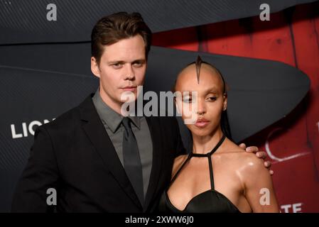 New York, USA. August 2024. Bill Skarsgård und FKA Twigs nahmen am 20. August 2024 an der Crow-Filmpremiere im Village East von Angelika in New York Teil. (Foto: Efren Landaos/SIPA USA) Credit: SIPA USA/Alamy Live News Stockfoto