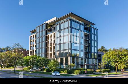 Außenansicht des Wohngebäudes tagsüber Stockfoto