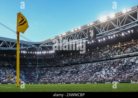 Turin, Italien. August 2024. Ein allgemeiner Blick ins Innere des Stadions während des Fußballspiels der Serie A 2024/25 zwischen Juventus FC und Como 1907 im Allianz Stadion. Endpunktzahl; Juventus 3:0 Como (Foto: Fabrizio Carabelli/SOPA Images/SIPA USA) Credit: SIPA USA/Alamy Live News Stockfoto