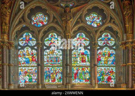 Glasfenster in der Marienkirche, Studley Royal, Yorkshire, England Stockfoto