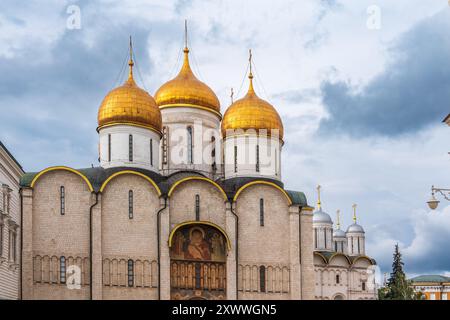 Die Dormition-Kathedrale im Moskauer Kreml, auch bekannt als Mariä-Himmelfahrt-Kathedrale oder Mariä-Himmelfahrt-Kathedrale. Die Kathedrale von Dormition ist russisch oder Stockfoto