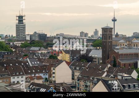 Der Hafenweihnachtsmarkt in Köln Stockfoto