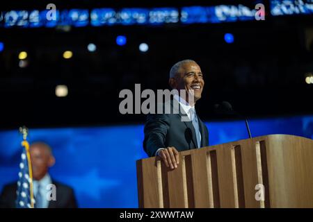 Chicago, Vereinigte Staaten Von Amerika. August 2024. Der ehemalige US-Präsident Barack Obama hält am Dienstag, den 20. August 2024, auf der Demokratischen Nationalversammlung 2024 in Chicago, Illinois, USA, im United Center eine Rede. Kredit: Annabelle Gordon/CNP/SIPA USA Kredit: SIPA USA/Alamy Live News Stockfoto