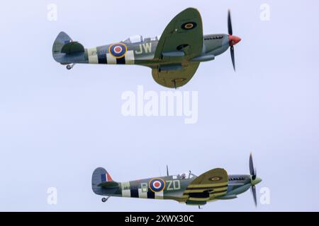 D Day Airshow IWM Duxford, Cambridge, Großbritannien, 1. Juni 2024 Invasionsstreifen auf Flugzeugen während der D-Day Airshow Air IMW Duxford. Fotografie von Jason Bye t: +44 7966 173 930 e: mail@jasonbye.com W: http://www.jasonbye.com Stockfoto