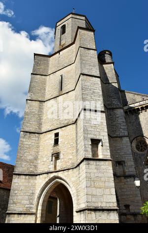 Die Glockenturmveranda der Kirche Saint-Maur in Martel auf dem Grundstück Stockfoto