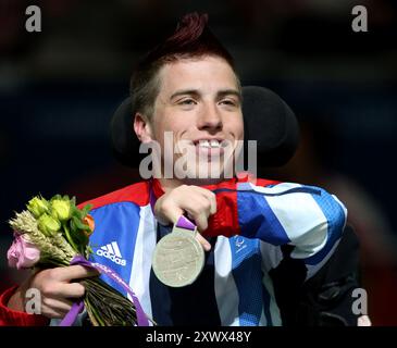 Dateifoto vom 08.09.2012 von David Smith aus Großbritannien feiert Silbergewinn in der Boccia, Mixed Individual - BC1 Gold. Der 35-Jährige reist zu den Paralympics als Großbritanniens erfolgreichster Spieler des Boules-Sports und versucht, den BC1-Titel zu verteidigen, den er in Rio beanspruchte und in Tokio behielt. Ausgabedatum: Mittwoch, 21. August 2024. Stockfoto