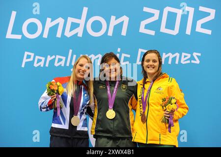 Aktenfoto vom 04.09.2012 von der Südafrikanischen Natalie du Toit (Mitte) auf dem Podium mit ihrer Goldmedaille, neben der britischen Stephanie Millward (links) mit ihrem Silber und der Australierin Ellie Cole mit ihrer Bronze. Esther Vergeer, Baroness Tanni Grey-Thompson, Dame Sarah Storey und Natalie du Toit, von links nach rechts, von links nach links anhaltende paralympische Vermächtnisse. Ausgabedatum: Mittwoch, 21. August 2024. Stockfoto