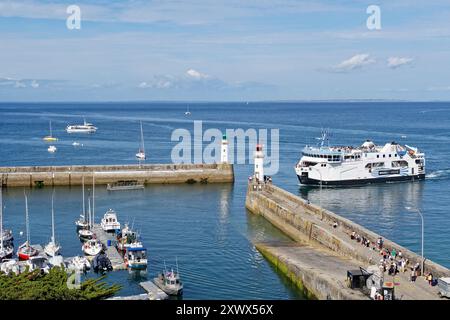 ‚Insel Belle-Ile-en-Mer (vor den Küsten der Bretagne, Nordwestfrankreich): Schiff, das in den Hafen von Le Palais einfährt, Fähre Le Bangor, Breizh Go, Schiff Stockfoto