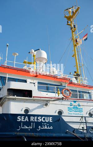 Das zivile Rettungsschiff Sea-Watch 3 liegt in einem maltesischen Hafen an. Das Schiff wird vom gemeinnützigen Sea-Watch e.V. betrieben und führt Such- und Rettungseinsätze für humanitäre Hilfe im zentralen Mittelmeer durch. Stockfoto