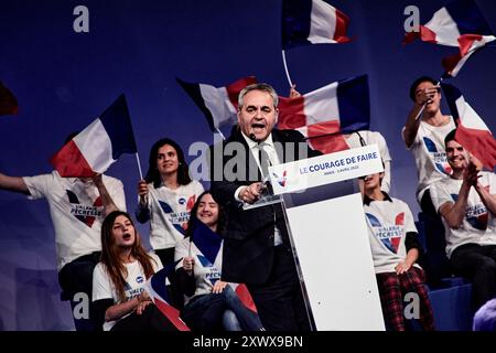 Paris, Frankreich. April 2022. Antonin Burat/Le Pictorium - Xavier Bertrand (Abbildung) - 03/04/2022 - Frankreich/Paris - Präsident des Regionalrats Hauts-de-France Xavier Bertrand hält eine Rede bei der Kundgebung von Valerie Pecresse am 3. April 2022 in Paris. Quelle: LE PICTORIUM/Alamy Live News Stockfoto