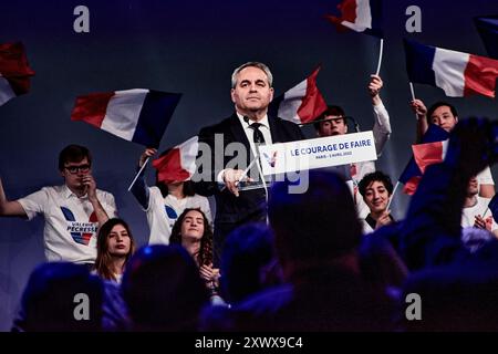 Paris, Frankreich. September 2020. Antonin Burat/Le Pictorium - Xavier Bertrand (Abbildung) - 26/09/2020 - Frankreich/Paris - Präsident des Regionalrats Hauts-de-France Xavier Bertrand hält eine Rede bei der Kundgebung von Valerie Pecresse am 3. April 2022 in Paris. Quelle: LE PICTORIUM/Alamy Live News Stockfoto