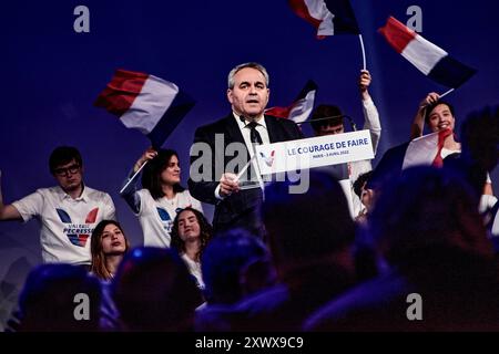 Paris, Frankreich. April 2022. Antonin Burat/Le Pictorium - Xavier Bertrand (Abbildung) - 03/04/2022 - Frankreich/Paris - Präsident des Regionalrats Hauts-de-France Xavier Bertrand hält eine Rede bei der Kundgebung von Valerie Pecresse am 3. April 2022 in Paris. Quelle: LE PICTORIUM/Alamy Live News Stockfoto