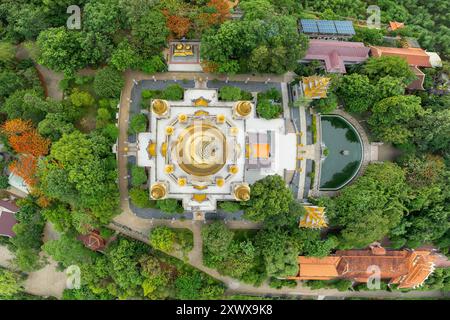 26. März 2024 – Bezirk 9, Ho-Chi-Minh-Stadt: Die Buu-Long-Pagode ist ein Tempel mit einer Kombination aus thailändischer, indischer und vietnamesischer Kultur. Stockfoto