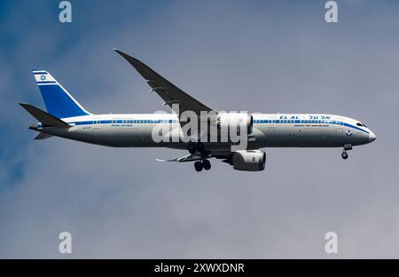 El Al Boeing 787-9 Dreamliner 4X-EDF überfliegt den Windsor Great Park vor der Landung am Flughafen Heathrow, 07.08.2024. Credit JTW Aviation Images / Alamy Stockfoto