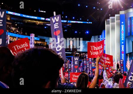 Chicago, Usa. August 2024. US-Präsident Joe Biden spricht in der ersten Nacht des Democratic National Convention. Quelle: SOPA Images Limited/Alamy Live News Stockfoto