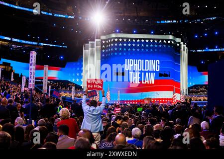 Chicago, Usa. August 2024. Die Demokraten kritisieren die Republikaner während des Demokratischen Nationalkonvents. Quelle: SOPA Images Limited/Alamy Live News Stockfoto