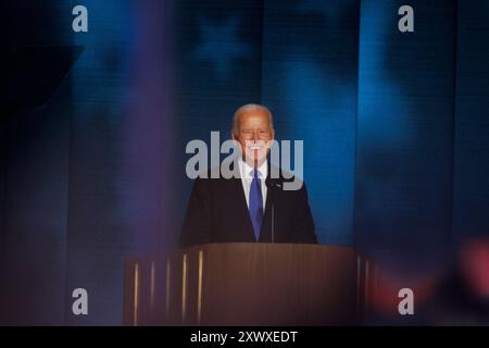 Chicago, Usa. August 2024. US-Präsident Joe Biden spricht in der ersten Nacht des Democratic National Convention. Quelle: SOPA Images Limited/Alamy Live News Stockfoto