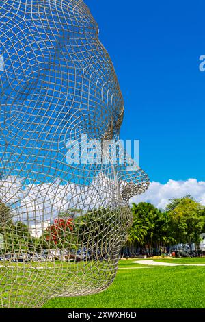 „Minna“ (2022) Skulptur von Jaume Plensa im Pride Park, Miami Beach, Florida, USA Stockfoto
