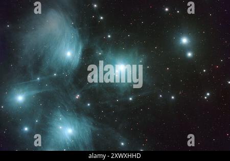 Die Pleiaden, auch bekannt als M45 oder die sieben Schwestern, ein Sternhaufen im Sternbild Leo. Aufgenommen hier mit einem Refraktor-Teleskop 103 mm. Stockfoto