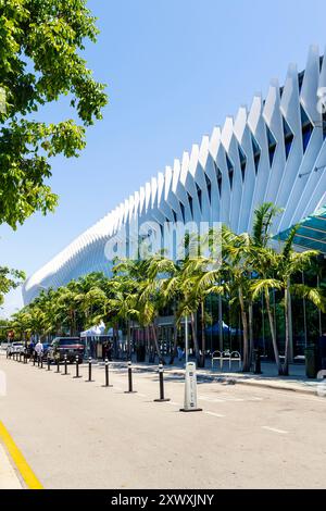 Außenansicht des renovierten Miami Beach Convention Center, das ursprünglich 1958 gebaut wurde, Miami Beach, Florida, USA Stockfoto
