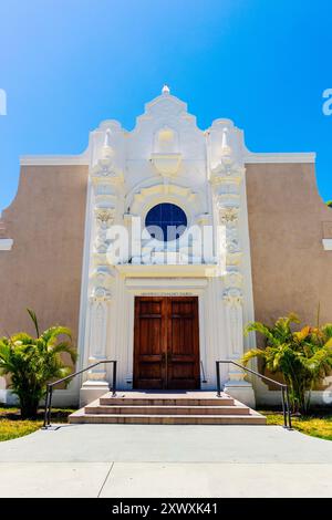 Außenansicht der 1921 im spanischen Revival-Stil gehaltenen Miami Beach Community Church, Lincoln Road, Miami Beach, Florida, USA Stockfoto