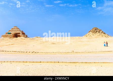 Pyramide von Djoser und Userkaf-Pyramide - Nekropole Sakkara, Unterägypten Stockfoto