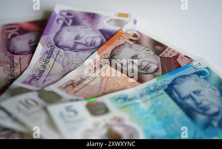 Eine Ansicht der Banknoten, £5, £10, £20 und £50, herausgegeben von der Bank of England mit einem Porträt von König Karl III. Bilddatum: Dienstag, 20. August 2024. Stockfoto