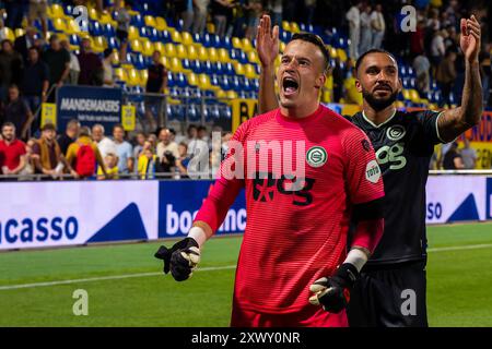 Waalwijk, Niederlande. August 2024. WAALWIJK, NIEDERLANDE - 17. AUGUST: Etienne Vaessen vom FC Groningen feiert seinen Sieg beim niederländischen Eredivisie-Spiel zwischen RKC Waalwijk und FC Groningen im Mandemakers Stadion am 17. August 2024 in Waalwijk, Niederlande. (Foto von Joris Verwijst/Orange Pictures) Credit: Orange Pics BV/Alamy Live News Stockfoto