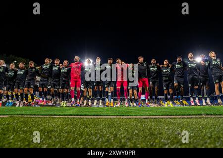 WAALWIJK, NIEDERLANDE - 17. AUGUST: Etienne Vaessen vom FC Groningen, Marco Rente vom FC Groningen, Leandro Bacuna vom FC Groningen, Johan Hove vom FC Groningen, Luciano Valente vom FC Groningen, Jorg Schreuders vom FC Groningen, Tika de Jonge vom FC Groningen, Finn Stam vom FC Groningen, Thom van vom FC Groningen, Brynjolfur Willumsson vom FC Groningen, Noam Emeran vom FC Groningen, Hidde Jurjus vom FC Groningen, Dirk Jan Baron vom FC Groningen, Stockfoto